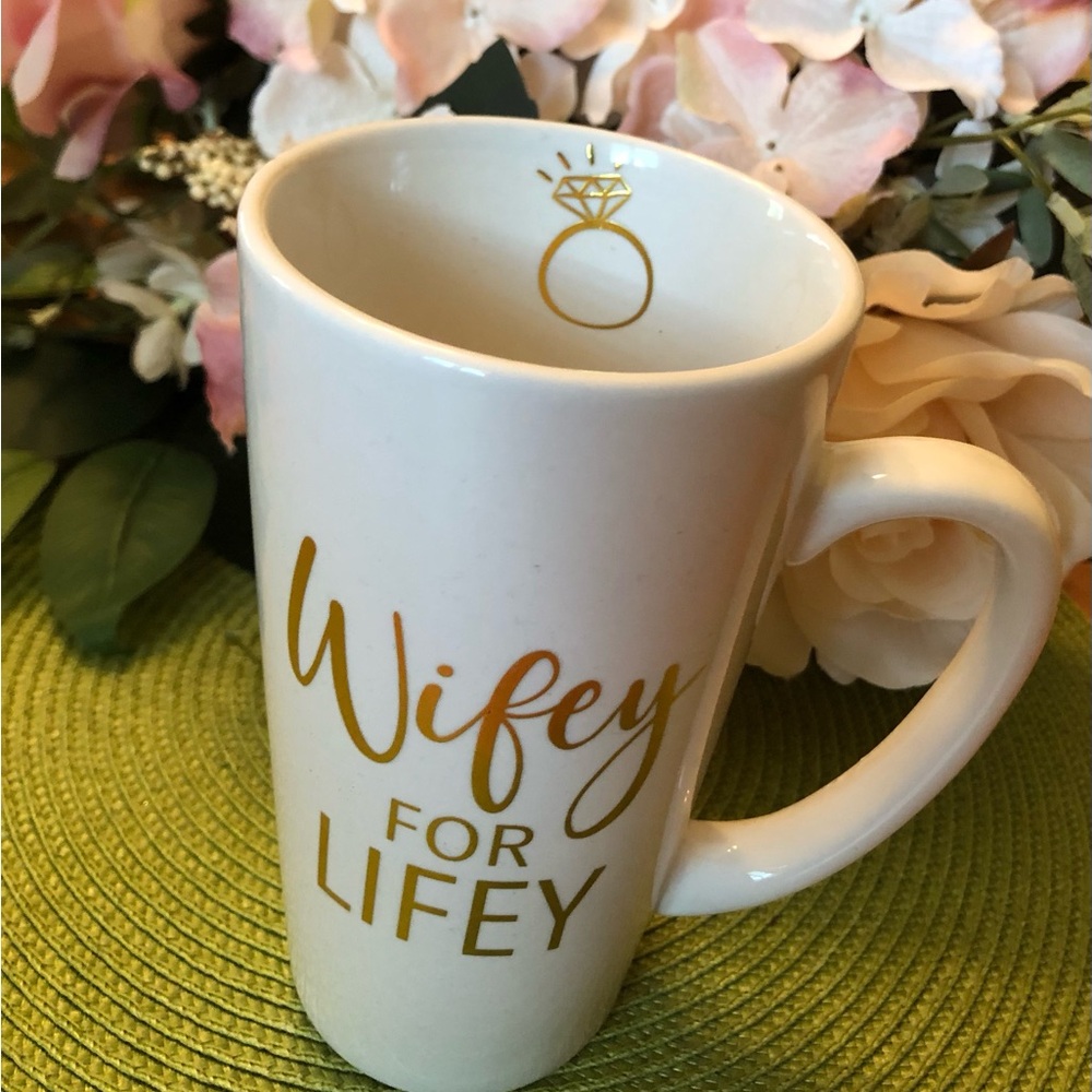 Wifey for Lifey Gold Lettering White Ceramic Tall Mug NWOT, ring graphic inside